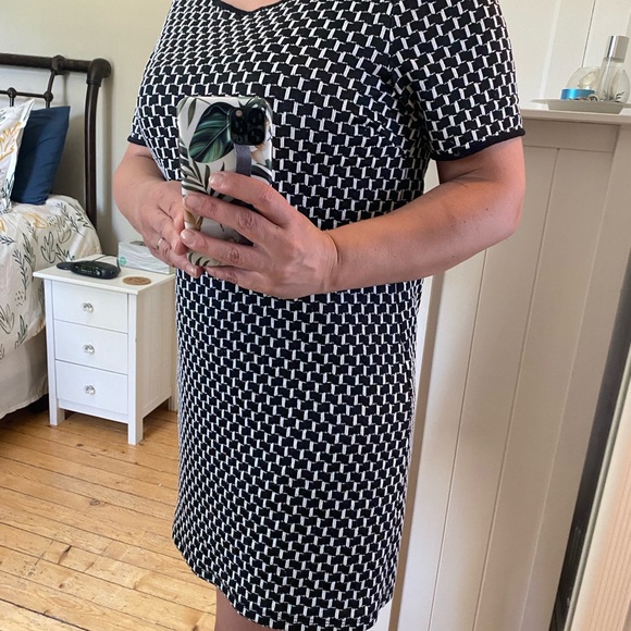 You are not alone mini dress. Black & white. Size Medium. Lenght 31’’. - Picture 8 of 11